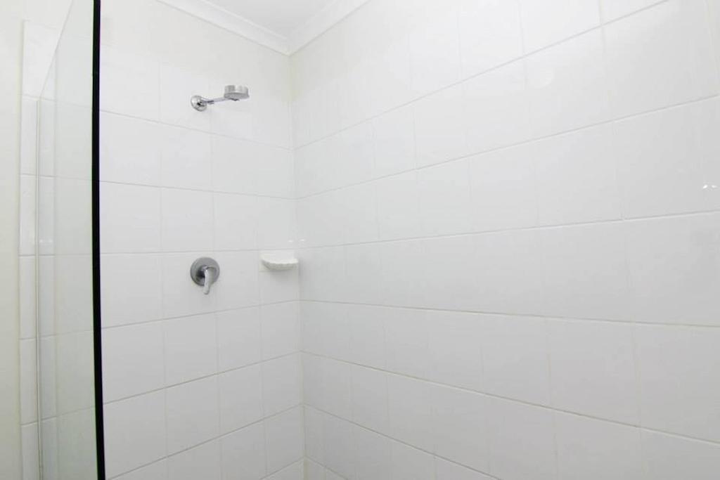 Crossroads Hotel Lae Omili Quarto foto